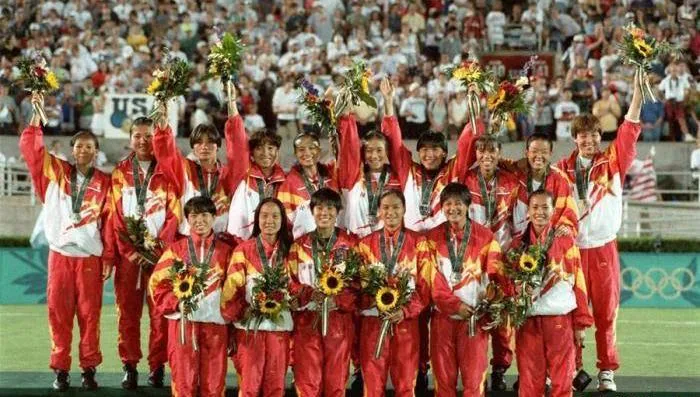 In the 1996 Atlanta Olympics women's soccer final, the Chinese team lost 1:2 to the U.S. team and won the silver medal. Xinhua News Agency